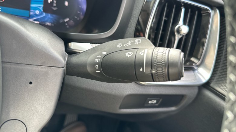 Volvo V60 2.0 B4P Ultra Dark 5dr Auto Petrol Estate